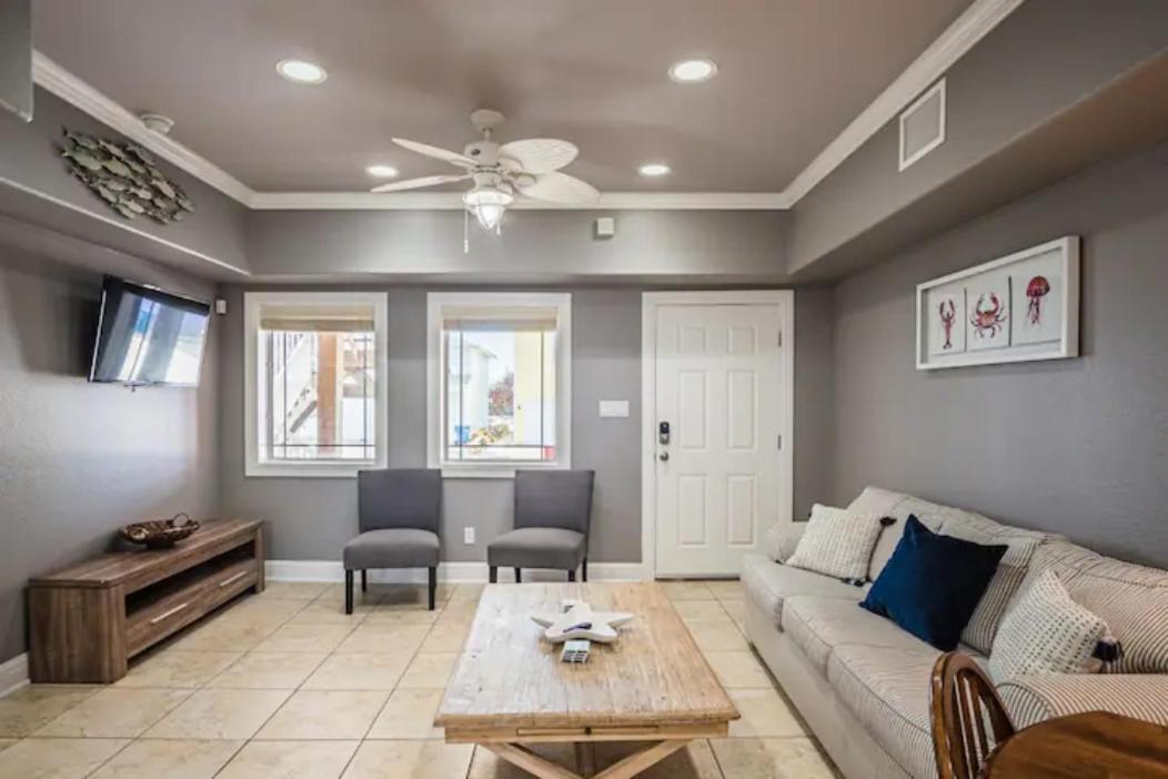7 Bedroom Home Steps To The Beach With 4 Patios And Pool! Sleeps 20 Порт-Аранзас Экстерьер фото