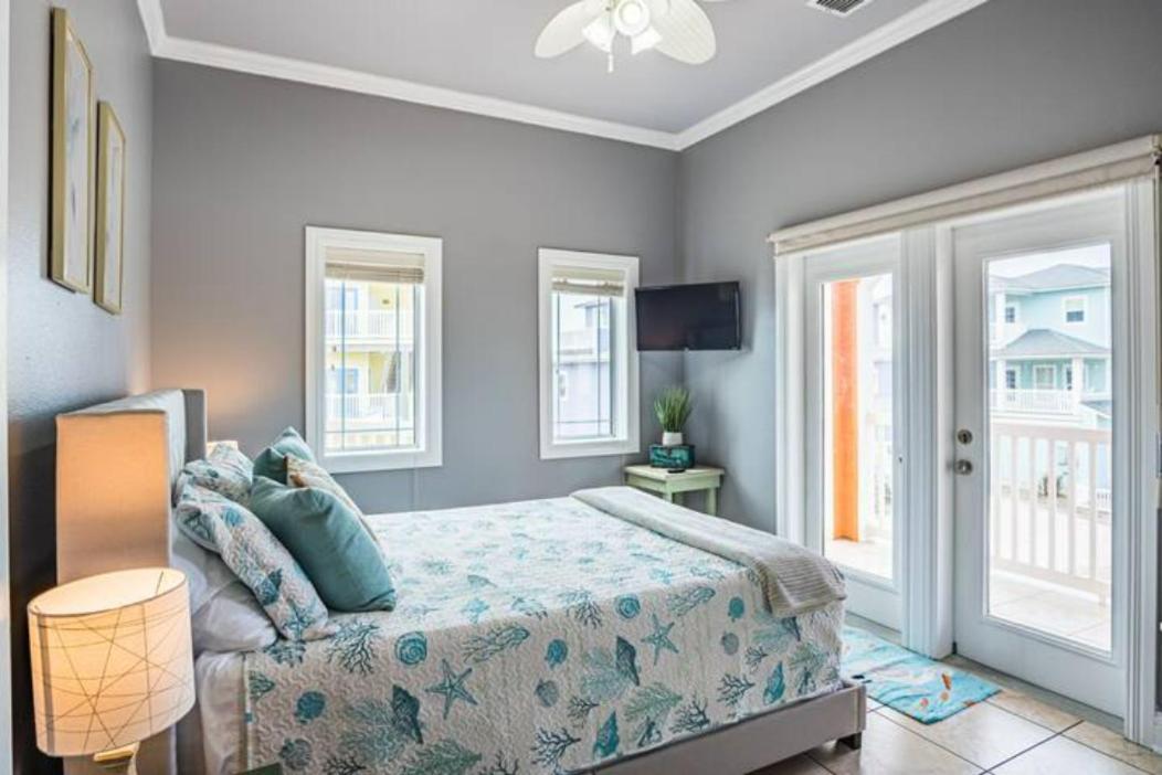 7 Bedroom Home Steps To The Beach With 4 Patios And Pool! Sleeps 20 Порт-Аранзас Экстерьер фото