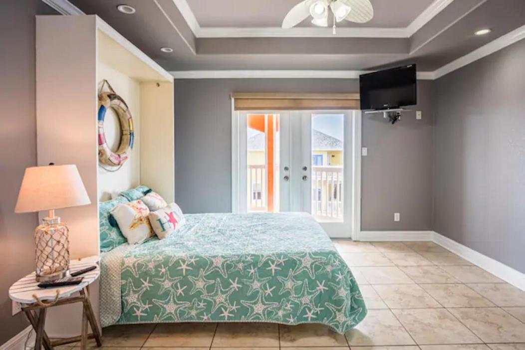 7 Bedroom Home Steps To The Beach With 4 Patios And Pool! Sleeps 20 Порт-Аранзас Экстерьер фото